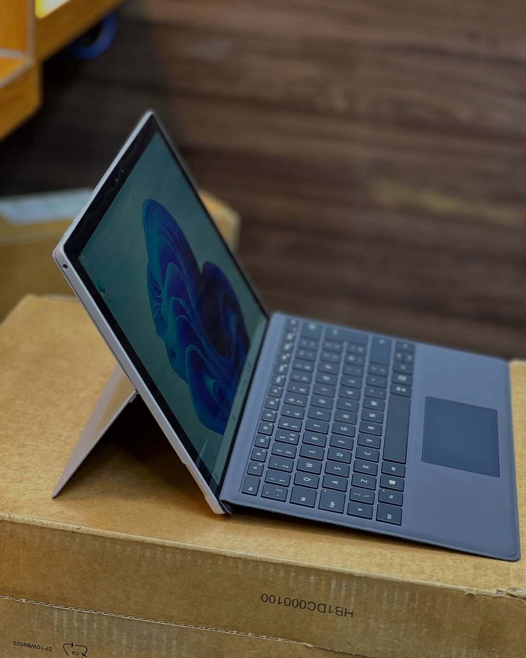SURFACE PRO 5 (1807) GSM I5 7TH GEN 8GB DDR4 RAM 256GB NVME FRESH UK IMPORT - Image 3